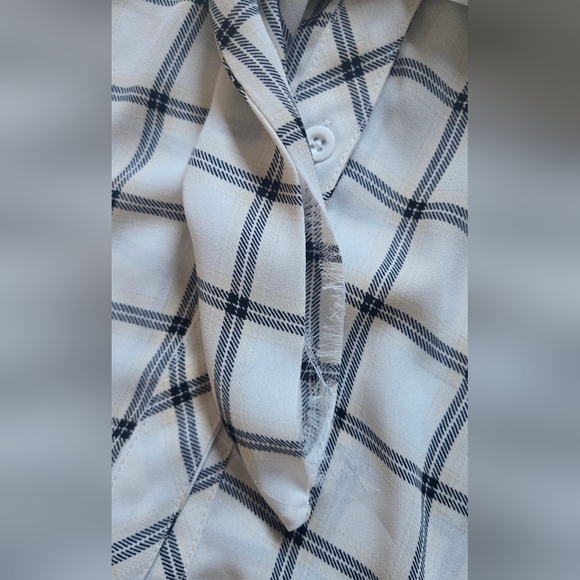 Torrid Georgette Peplum Tie Front Plaid Shirt Size 1X - Picture 4 of 7